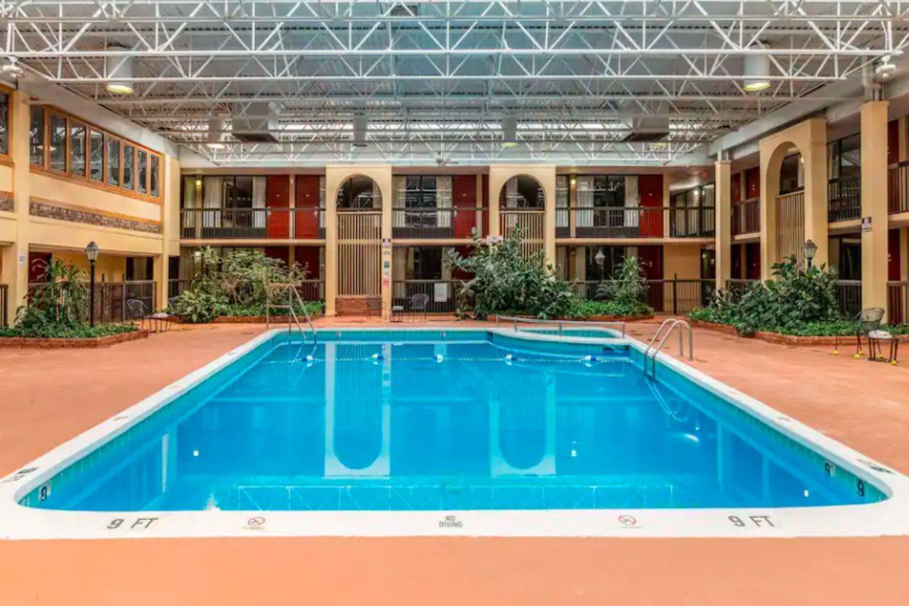 Quality Inn Newport Esterno foto