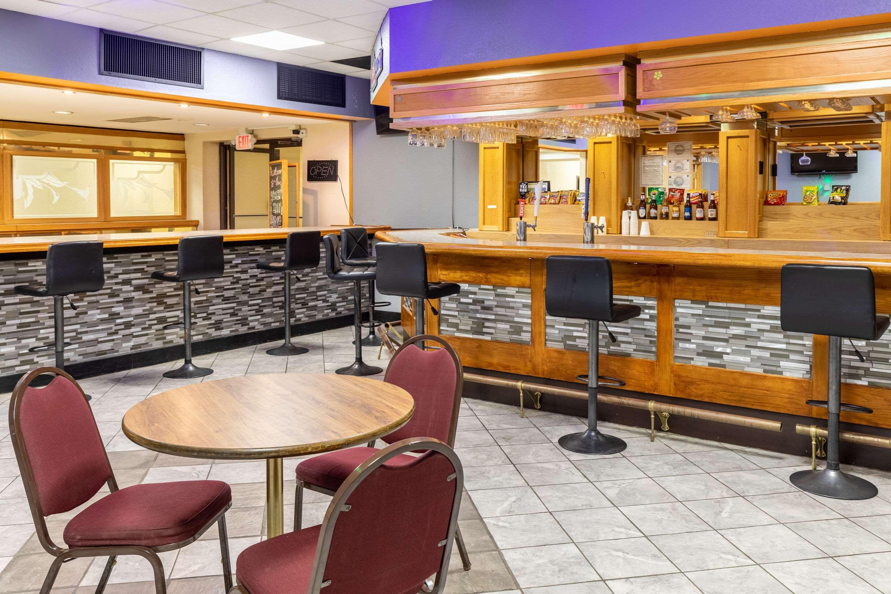 Quality Inn Newport Esterno foto